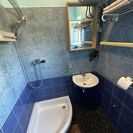 Apartment A&r