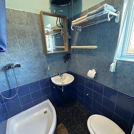 A&r Apartment *