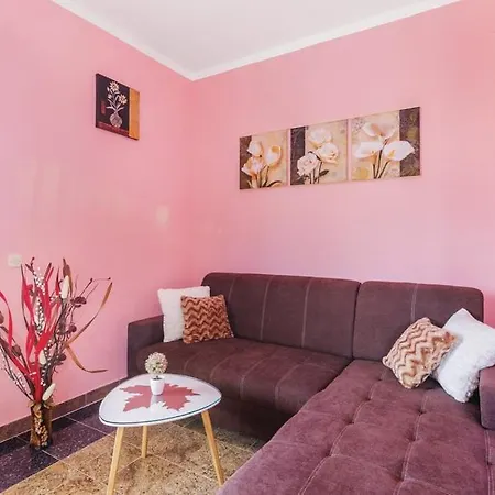 A&r Apartment *