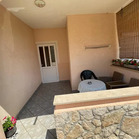 Apartment A&r