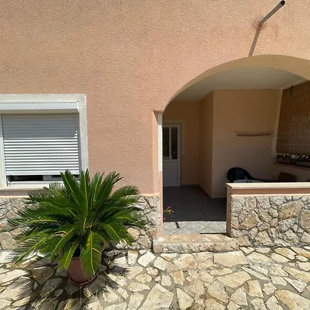 A&r Apartman Ližnjan
